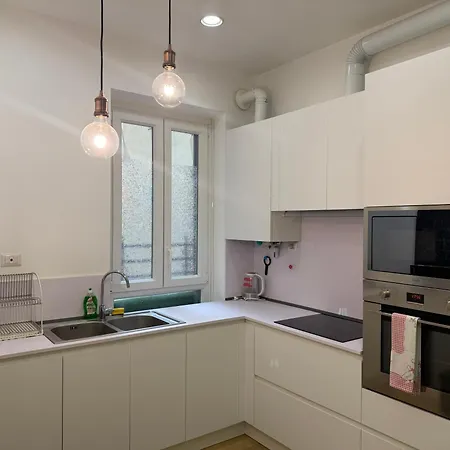 Anthony House, Anthony Floor 3, Castro Pretorio Daire Roma
