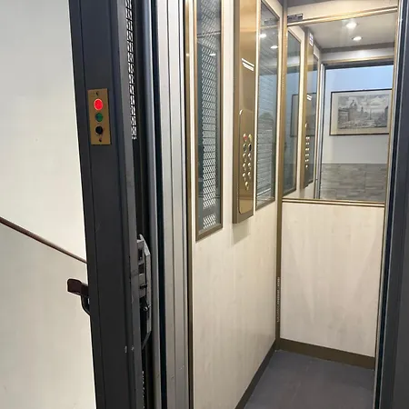 Anthony House, Anthony Floor 3, Castro Pretorio Rom