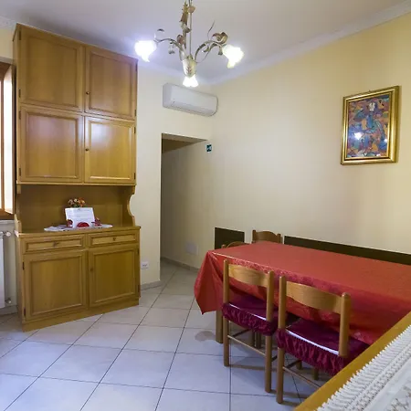 Apartment Anthony House, Anthony Floor 3, Castro Pretorio Rome